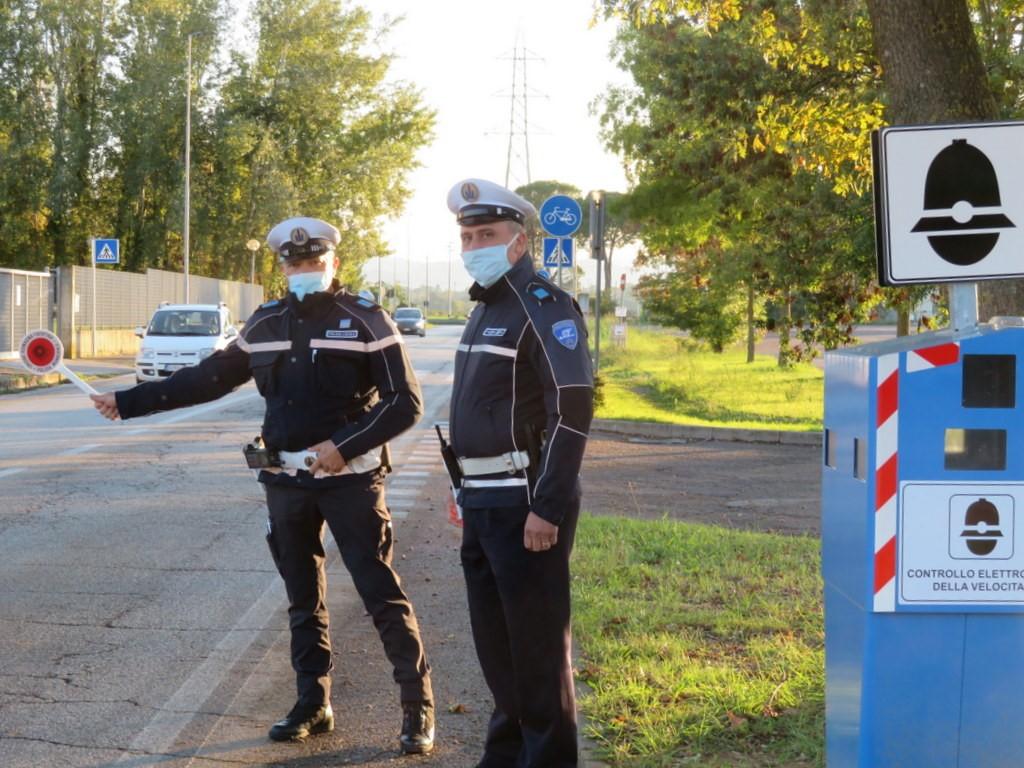 Al-volante-con-la-patente-falsa-denunciato-dalla-polizia-dell-Unione