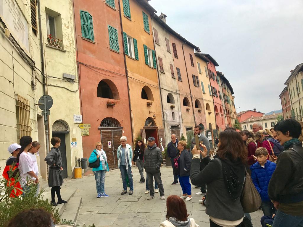 brisighella-premiazione-di-bambino-apprendista-cicerone