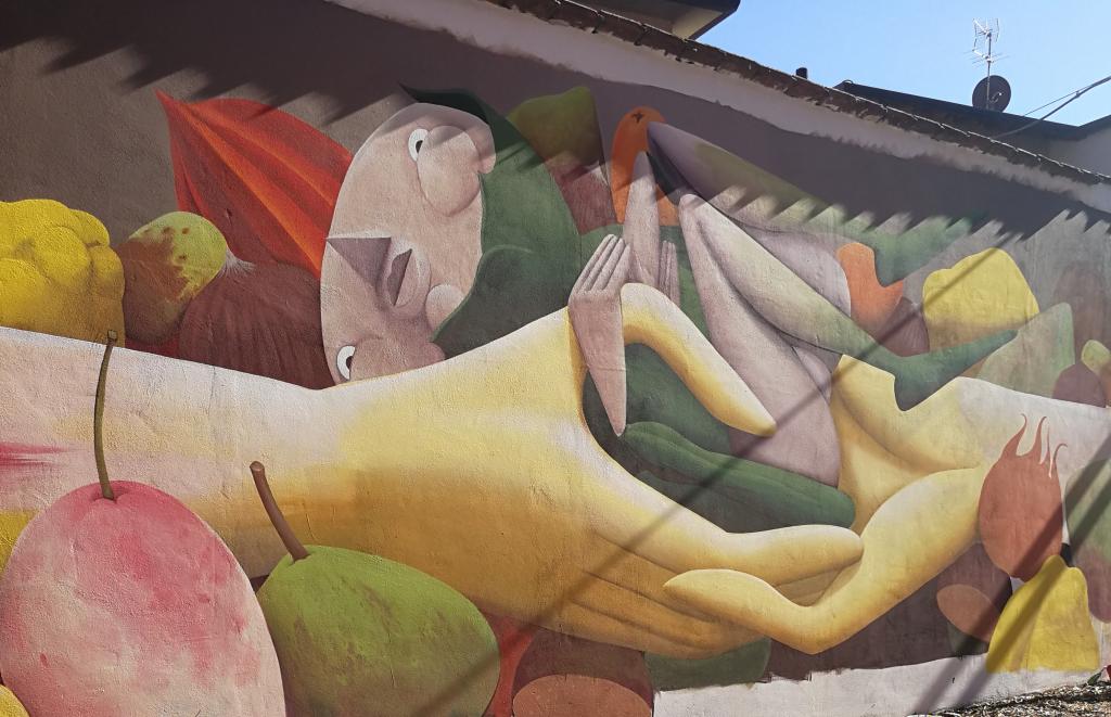 CASOLA-VALSENIO-L-ABBRACCIO-RITROVATO-IL-NUOVO-CORTILE-DELLE-CASE-POPOLARI CASOLA-VALSENIO-L-ABBRACCIO-RITROVATO-IL-NUOVO-CORTILE-DELLE-CASE-POPOLARI
