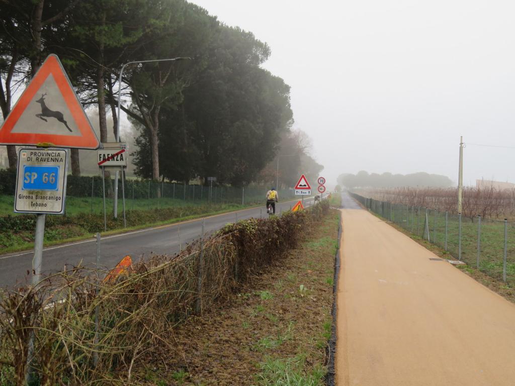 FAENZA.-Arriva-l-asfalto-sulla-pista-ciclabile-di-via-Ospitalacci