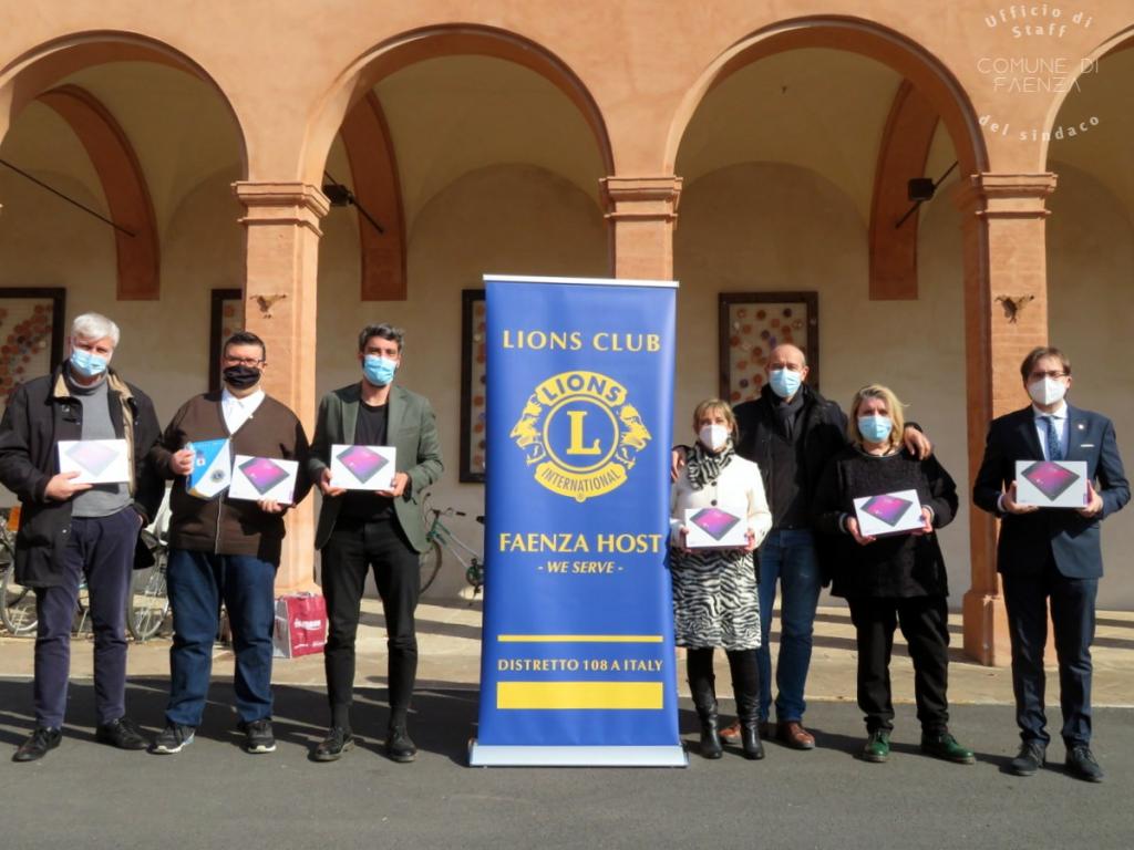 FAENZA.-I-Lions-di-Faenza-donano-dieci-tablet-per-la-DAD-alle-famiglie-con-fragilita-economica