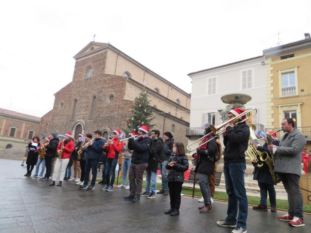 FAENZA.-La-Xmas-Marching-Band-augura-buon-Natale-alla-citta