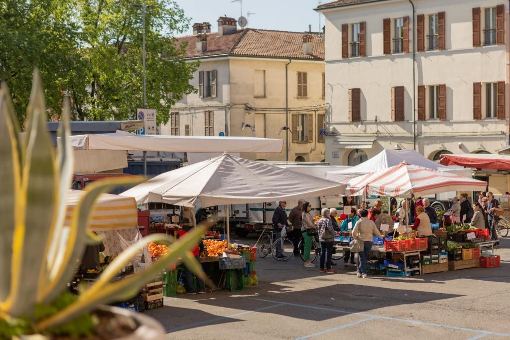 FAENZA.-Mercato-ambulante