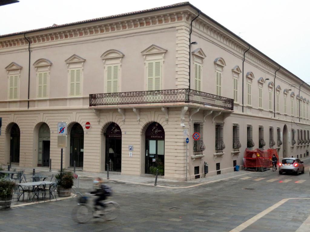 FAENZA.-Palazzo-Laderchi-si-svela-alla-citta-terminato-l-intervento-di-recupero-della-facciata