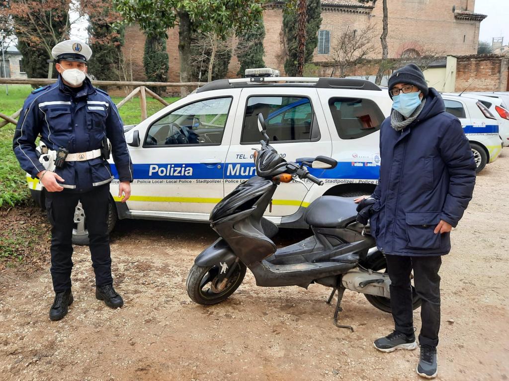 FAENZA.-Ruba-lo-scooter-e-lo-ridipinge-per-renderlo-irriconoscibile