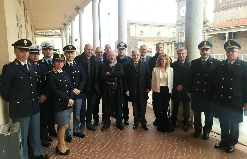 Foto del gruppo dei partecipanti alla riunione del Comitato Provinciale per l'Ordine e la Sicurezza Pubblica