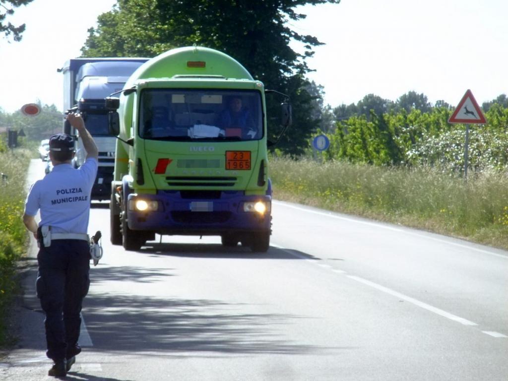 UNIONE.-Sicurezza-stradale-controlli-sui-mezzi-pesanti